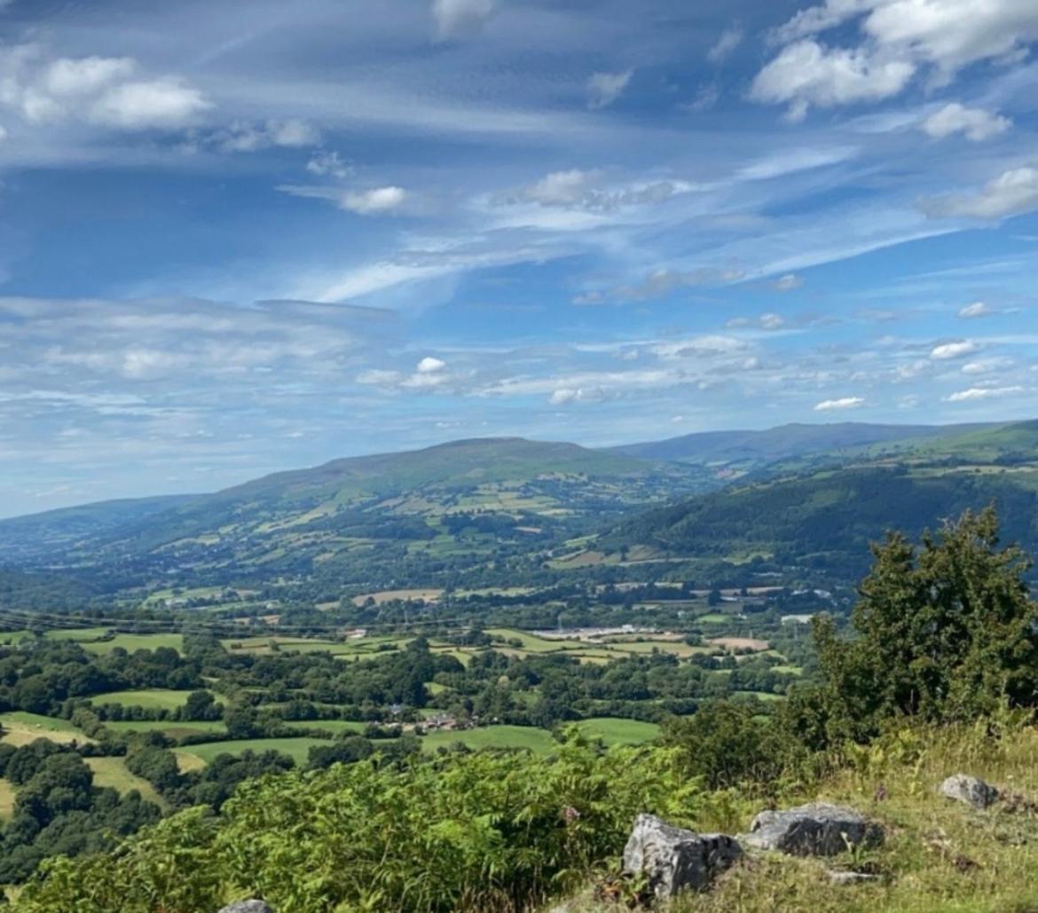 Beautiful 4-Bed Home, Hot Tub & Stunning Views - Abergavenny Esterno foto